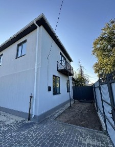 Новий сучасний будинок у районі 700ка! Дмитро