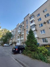 ПРОДАЖ! Трикімнатна квартира в районі пр. Відродження