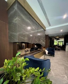 Світла квартира з панорамою на центр Києва в будинку преміум класу.