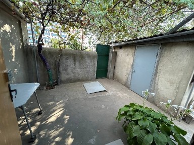 УВАГА! Продам будинок зі своїм двором в місті!