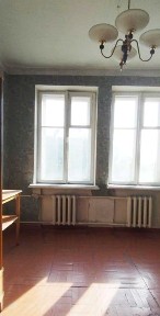 Продаю 2-кімнатну повнометражну квартиру вул. Незалежної України.
