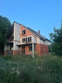 Продаж будинку: коробка з дахом. Ваше оздоблення і планування.