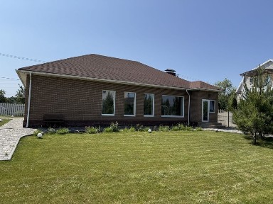 Будинок з гаражем на 2 авто