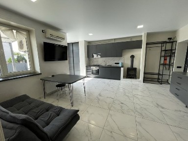 Оренда квартири з власним подвірʼям Винники вул. Сагайдачного новобуд