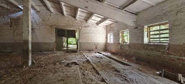 Продам ферму з приміщеннями