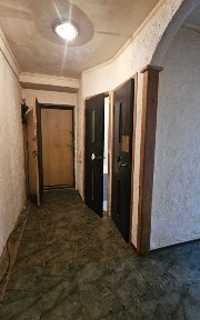 Будівельників, 17. Двокімнтана квартира 45кв. м. на 1 поверсі.