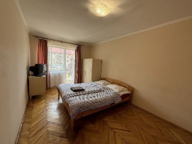 Однокімнатна квартира подобово біля собору