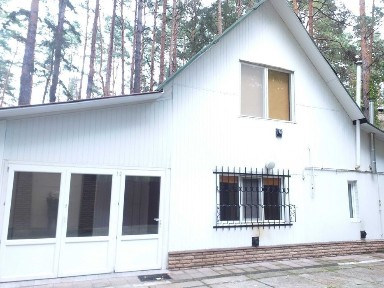 Оренда коттеджа сосновий ліс, берег річки Десна