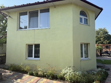 Укомплектований будинок в оренду м. Кіцмань