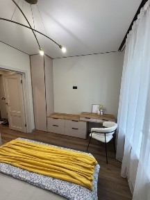 Нова 2к квартира біля озера з дизайнерським ремонтом та і/о