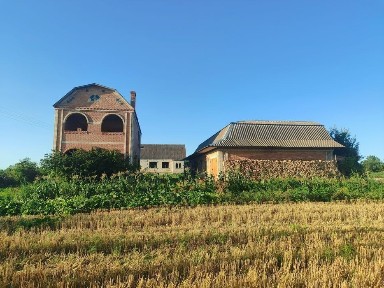 Будинок/коробка двох поверховий