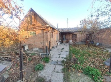 Частина будинку по вул. Рибній