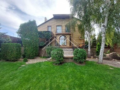 Продаж сучасного будинку з гаражем в центрі міста по вул. Дунайській