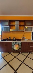 Шикарний будинок з доглянутою територіїєю