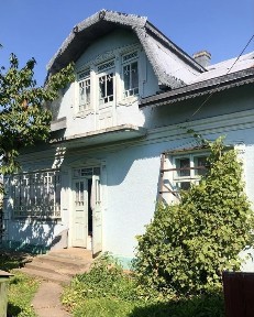 Продається будинок з присадибною ділянкою землі