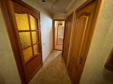 Продаж трикімнатна квартира Яновського.