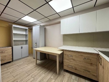 Продаж офісного приміщення з ремонтом, вул. Моссаковського