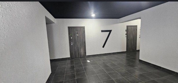 Продається 1 к. квартира - здана і готова до ремонту!