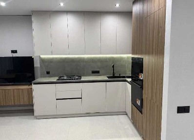 Терміново продам 2кім+кухня-студія, 5-хв до центру, стильний ремонт!