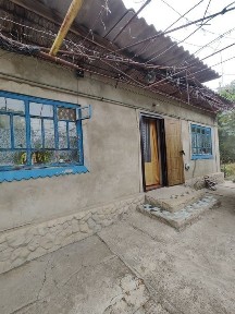 Продам дом по центральной улице.