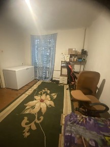 Продаю трехкомнатную сталинку на 17 квартале!