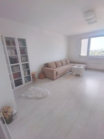 Продається Білосніжна і сонячна кв-ра поблизу Собору на Проспекті Св