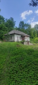 Будинок з ділянкою