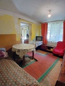 Продам частину будинку з власник двором, земля приватизована