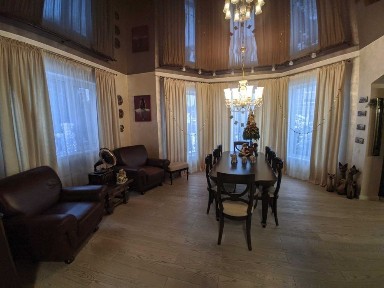 Два будинки на одній ділянці в передмісті Черкас, с. Свидівок