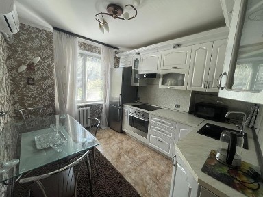 Продам 3к квартиру на ж/м Перемога 6, бульвар Слави. Без комісії.