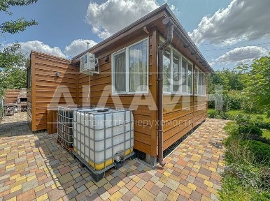 Невеличкий будиночок у цікавому місці