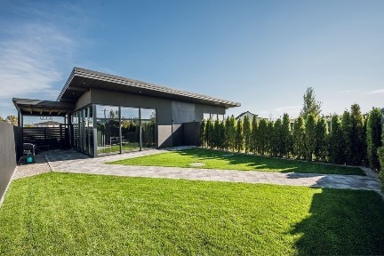 Подобова оренда будинку, басейн, чан, джакузі.