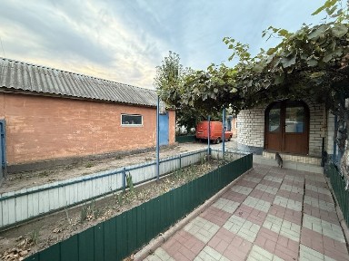 Продається житловий будинок в місті Бобровиця