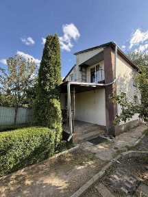 Продається двоповерхова дача, с. Терешки, з власним озером у дворі