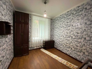 Продаётся 2-комнатная «сталинка» на ЮГОКе, пр. Южный