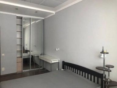 3-кімнатна квартира з ремонтом у цегляному будинку, Київський