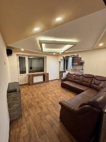 Продаю 3-кімнатну квартиру в центрі міста