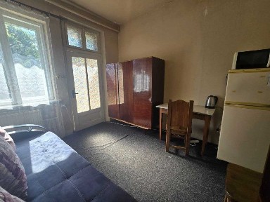 Оренда невеликої 1кімн. кв. напівособнячного типу по вул. Берчені