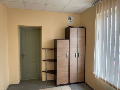 Офіс / Офісне приміщення з меблями