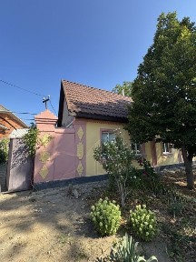 Продам будинок. Свій двір.