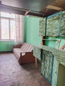 Продам 2х уровневую комн в коммуне Толстого/ Соборная пл. хорошая цена