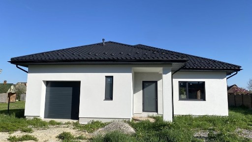 Одноповерховий особняк 140 м² з гаражем і ділянкою 12 соток