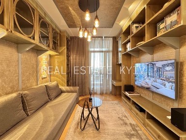 Київ, Печерський, вулиця Джона Маккейна 7