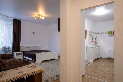 Погодинно, подобово нову квартиру в центрі міста біля парку.