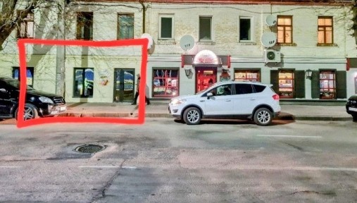 Угловой фасад. Центр Мicта. Вул. Фещенко Чеписького 11. Арендный бизне