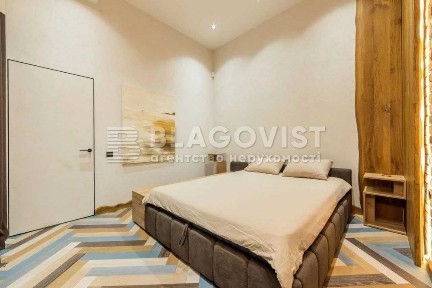 Продаж 2к квартири 50м2 ремонт Паркінг Михайлівська 6а Центр Майдан