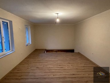 Дворівневе приміщення в центрі міста