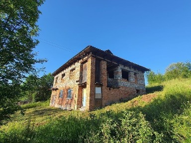 Продається незавершений будинок у центрі с. Креховичі