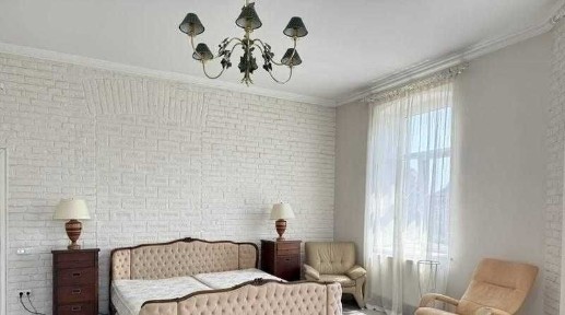 Оренда 4-кімнатної квартири в самому серці Львова - пл. Галицька