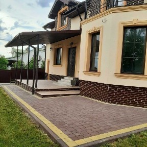 Продаж будинку біля Львова